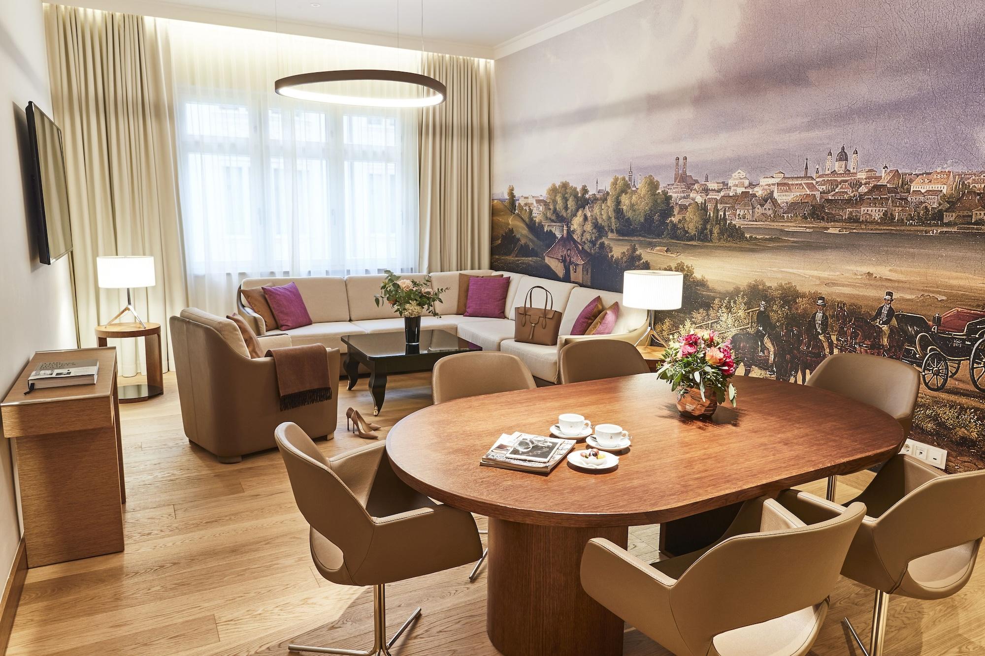 Vier Jahreszeiten Kempinski Muenchen Bagian luar foto A suite at the hotel