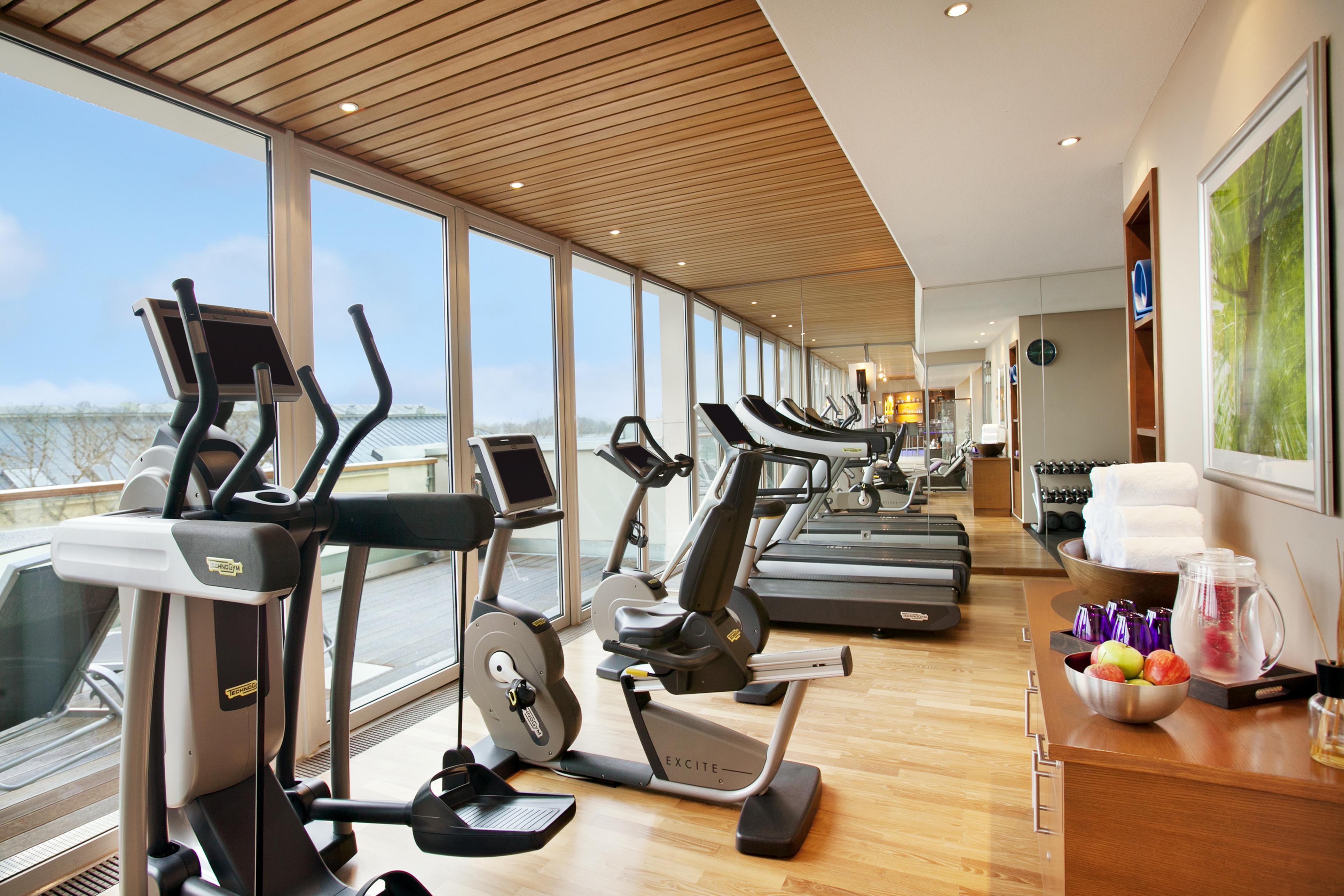 Vier Jahreszeiten Kempinski Muenchen Bagian luar foto The gym at the hotel