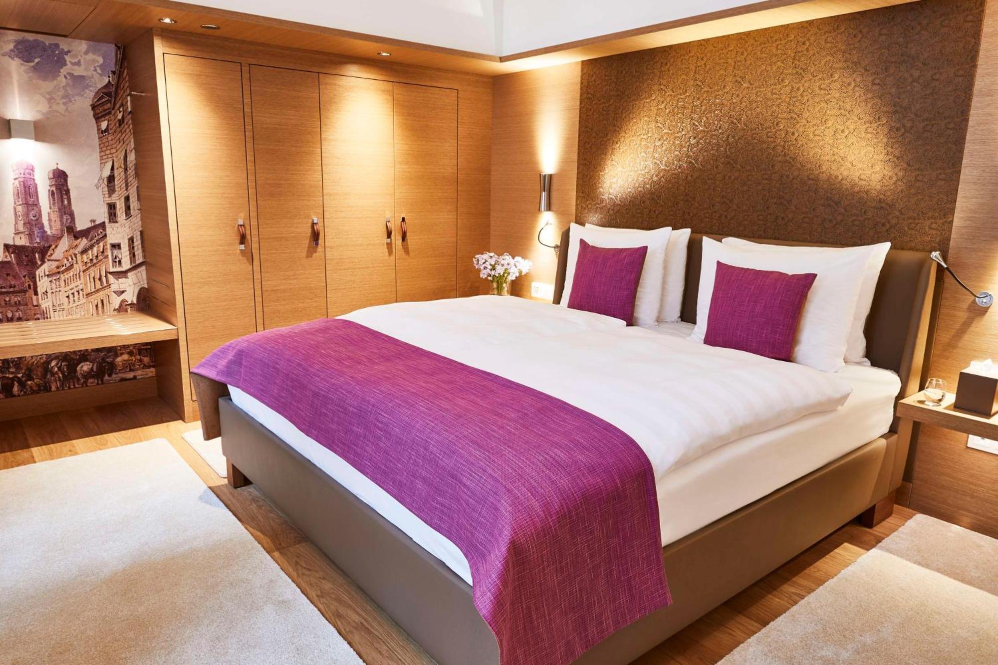 Vier Jahreszeiten Kempinski Muenchen Bagian luar foto A typical bedroom