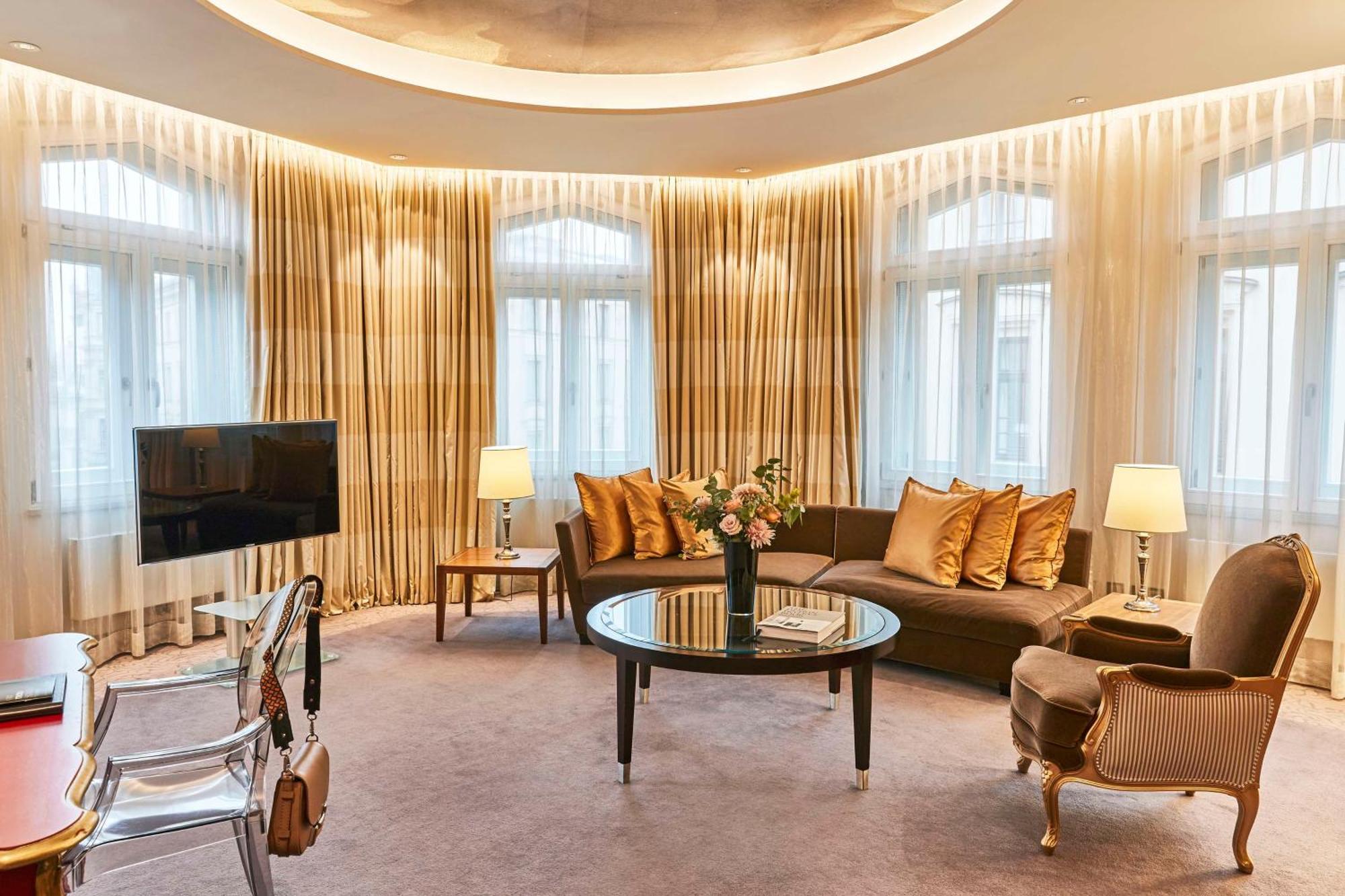 Vier Jahreszeiten Kempinski Muenchen Bagian luar foto