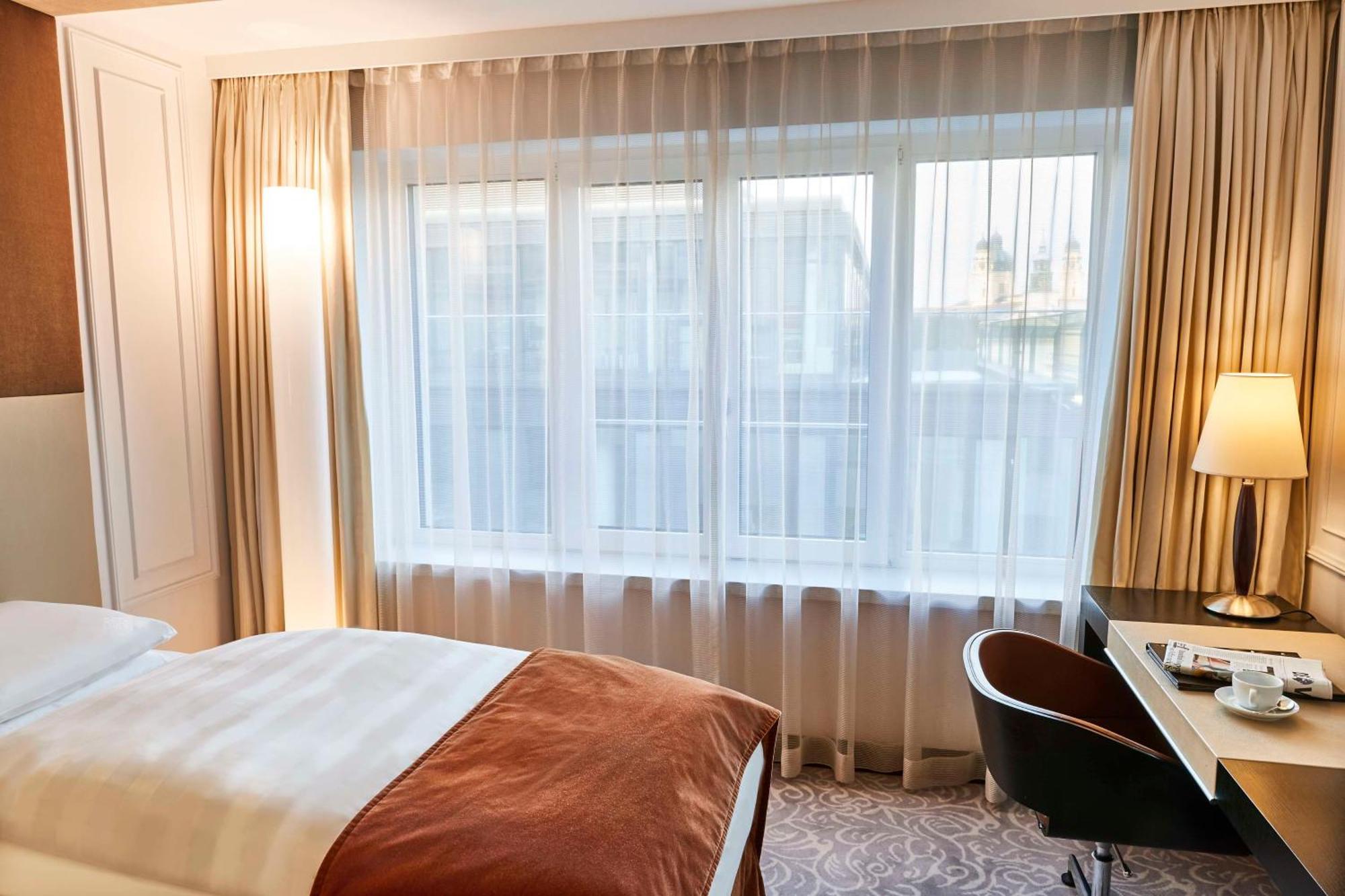 Vier Jahreszeiten Kempinski Muenchen Bagian luar foto
