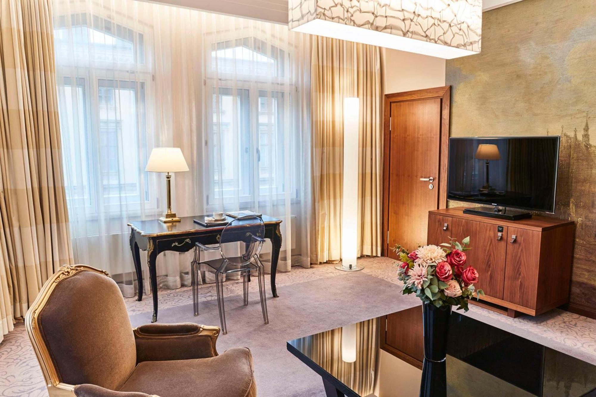 Vier Jahreszeiten Kempinski Muenchen Bagian luar foto